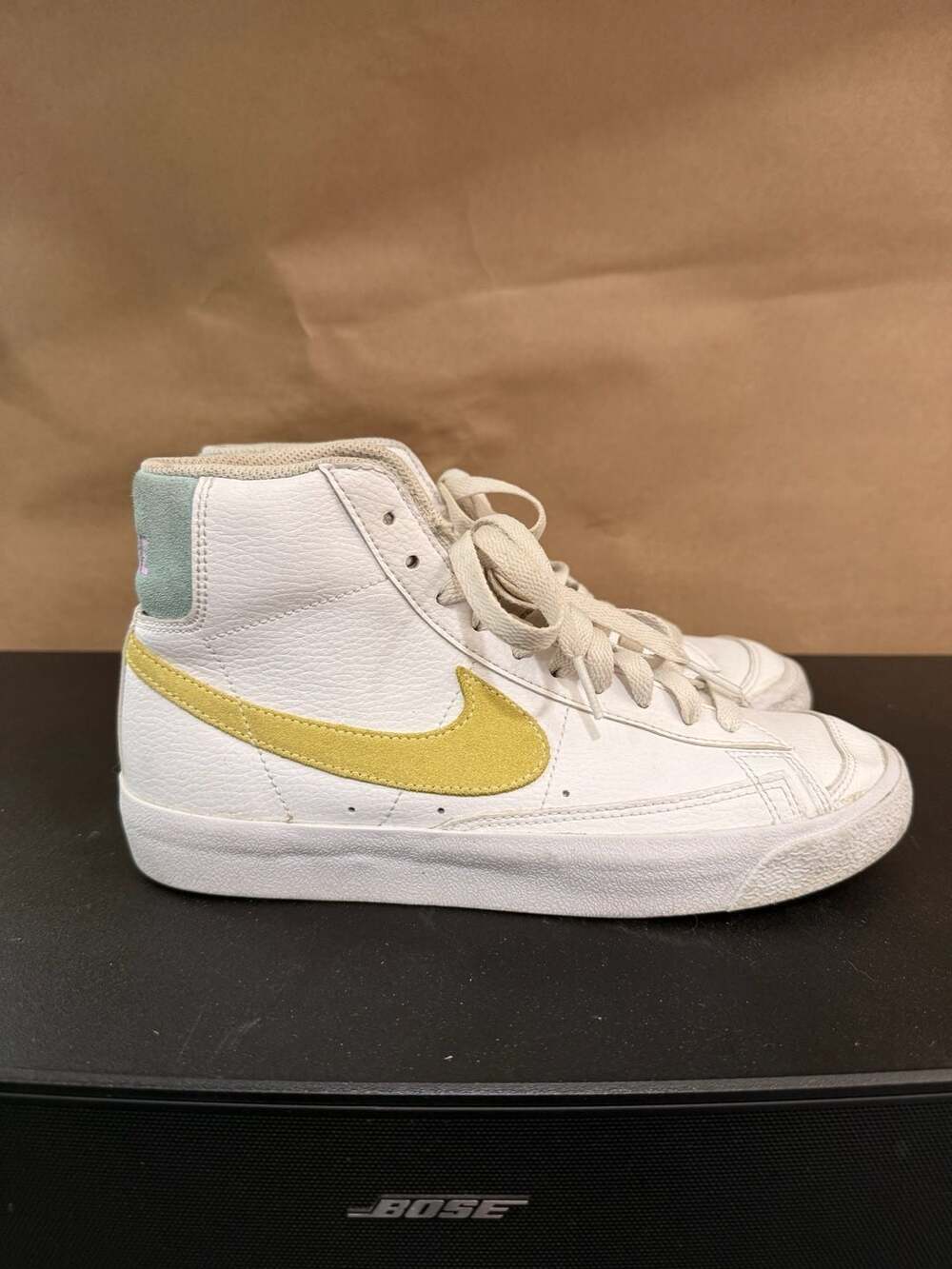 Nike Blazer Mid '77 GS Size 7Y White Light Zitron